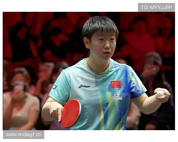 冯彦哲下场后一脸懵，场边那豪车都快盖过比赛了！